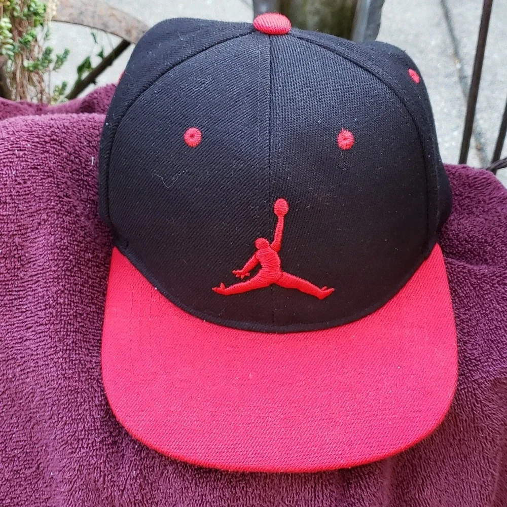 Jordan JUMPMAN Flight Snapback. Black with Red Jumpman NWOT (BIN 007)